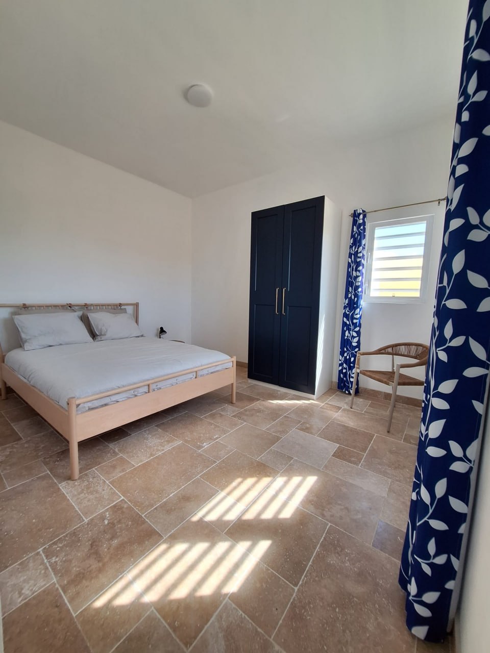 Interior 6