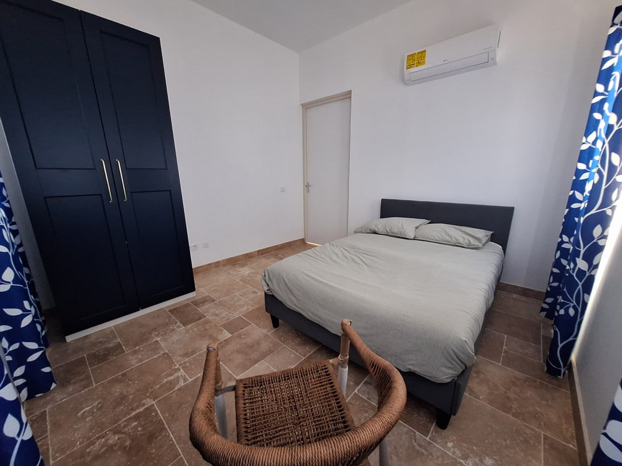 Interior 12